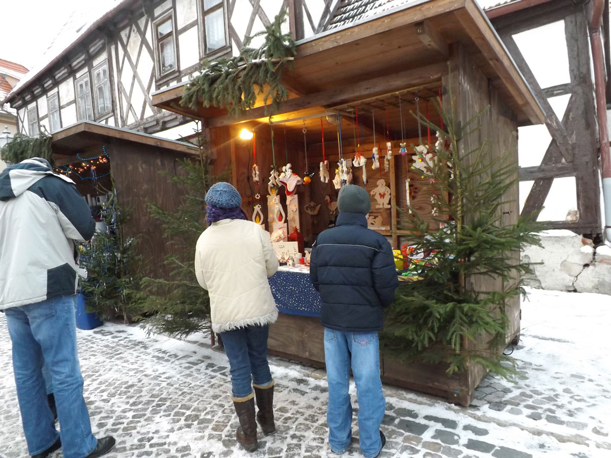 Verkaufsstand auf dem Marktplatz Harzgerode bei den Adventswegen